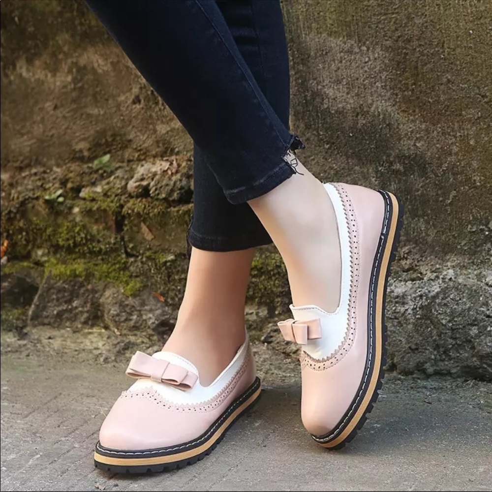 NWT Women’s Light Pink Oxford / Loafers Size 9.5